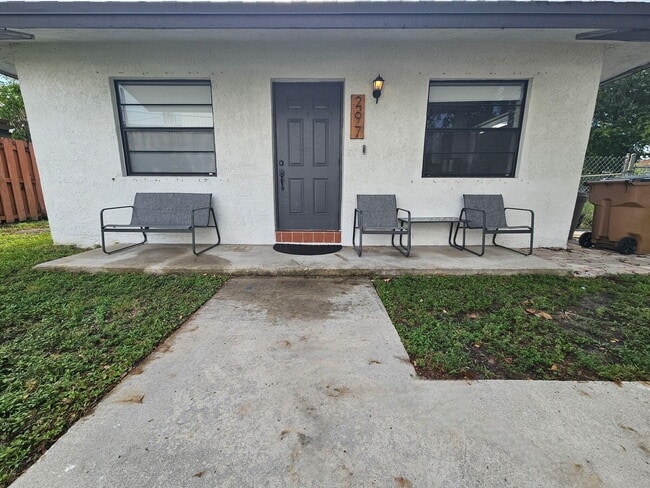 297 NW 1st Ave in Deerfield Beach, FL - Building Photo - Building Photo
