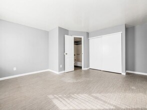 KP Eastland Condominiums in Columbus, OH - Foto de edificio - Building Photo
