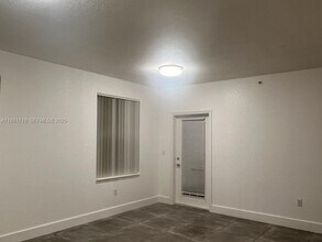 6692 W Sample Rd in Coral Springs, FL - Building Photo - Building Photo