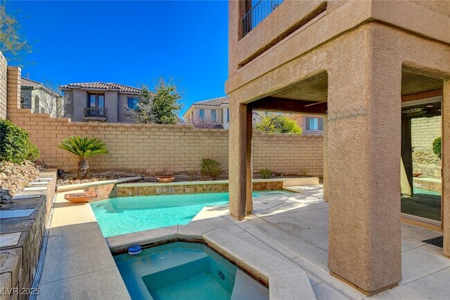 11832 W Barcinas Ln in Las Vegas, NV - Foto de edificio - Building Photo