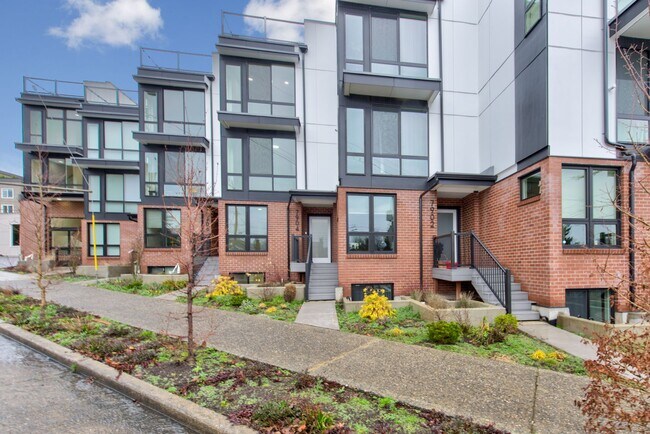 7904 Green Lake Dr N in Seattle, WA - Building Photo - Building Photo