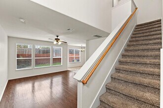 2410 Great Oaks Dr, Unit 202 in Round Rock, TX - Foto de edificio - Building Photo