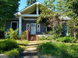 918 Union St in Hood River, OR - Building Photo