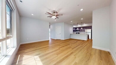 2414 N Neil in Champaign, IL - Building Photo - Interior Photo