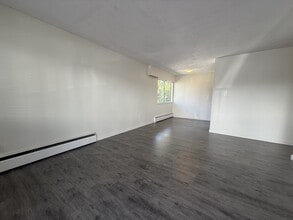 201 Laval St in Coquitlam, BC - Building Photo - Building Photo