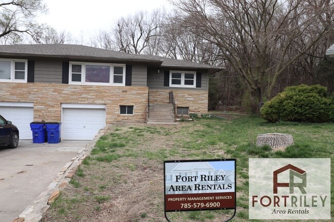 519 Maple St in Junction City, KS - Building Photo - Building Photo