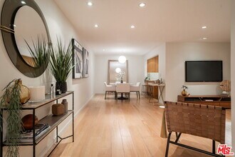 645 Westmount Dr-Unit -211 in West Hollywood, CA - Building Photo - Building Photo