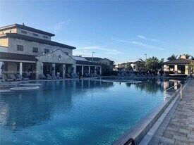 17105 SW 96th St in Miami, FL - Building Photo