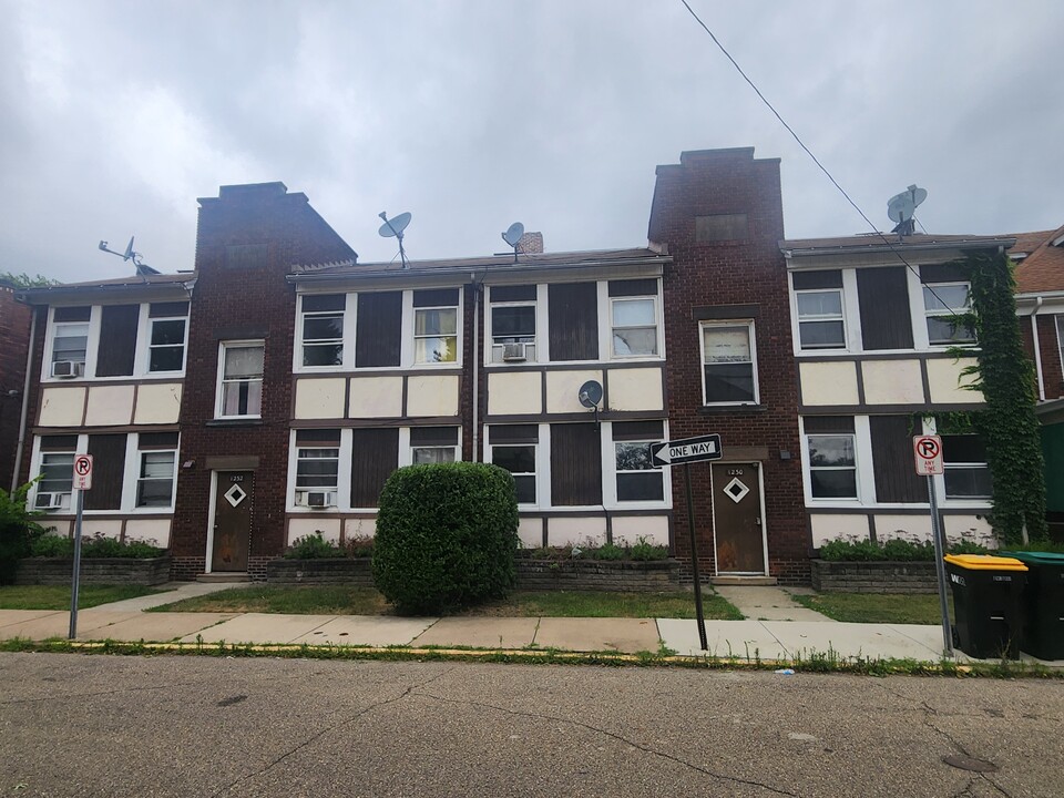 1230 Church Ave in Mckees Rocks, PA - Building Photo