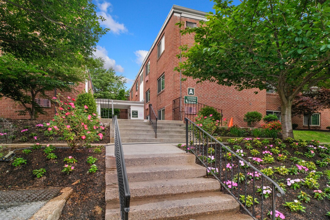 Birchwood Hill Apartments in Philadelphia, PA - Building Photo