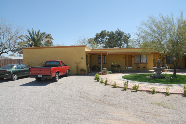 1869-1875 N Belvedere Ave in Tucson, AZ - Foto de edificio - Building Photo