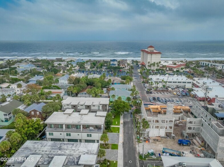 339 Ahern St, Unit 4 in Atlantic Beach, FL - Building Photo