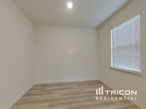 206 Banjo Trl in Newark, TX - Building Photo - Building Photo