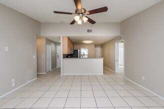 908 Pine Ridge Cir E in Brandon, FL - Foto de edificio - Building Photo