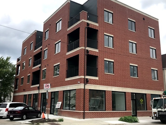 3203 N Ridgeway Ave, Unit 02C in Chicago, IL - Building Photo