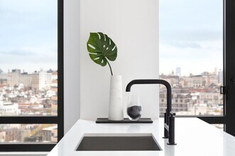 111 Varick St, Unit 19 B in New York, NY - Building Photo - Building Photo