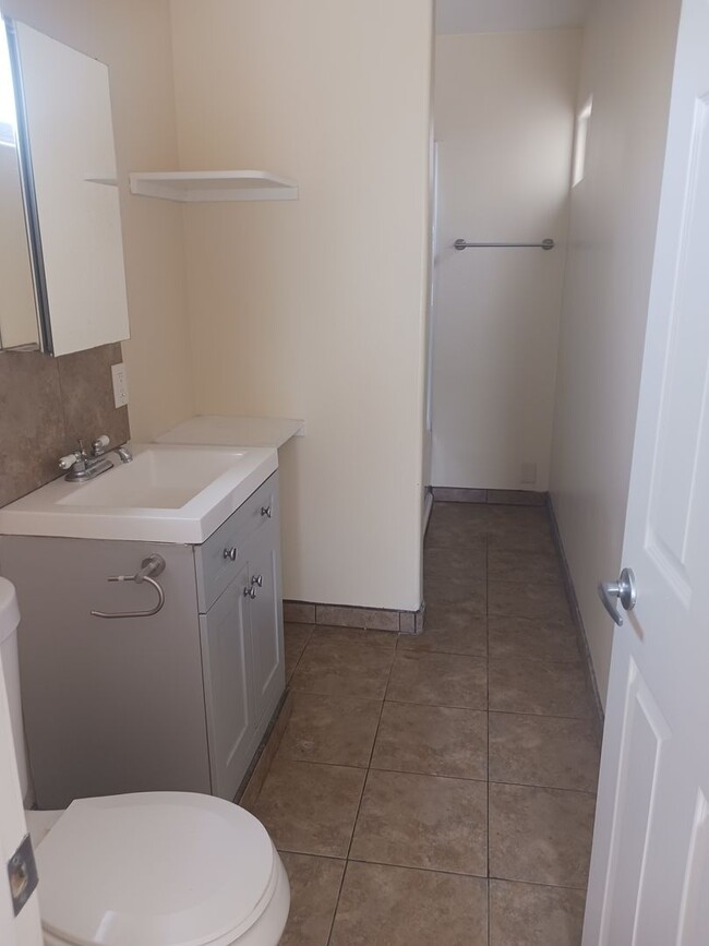 149 W 47th Pl