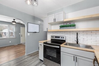 23082 Shakespeare Ave in Eastpointe, MI - Building Photo - Building Photo