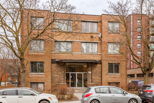 4827 Plamondon Av in Montréal, QC - Building Photo - Building Photo