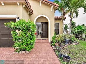 4914 NW 48th Ln in Lauderhill, FL - Building Photo - Building Photo