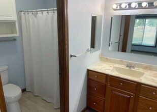 514 E Olive St in Marshalltown, IA - Building Photo - Building Photo