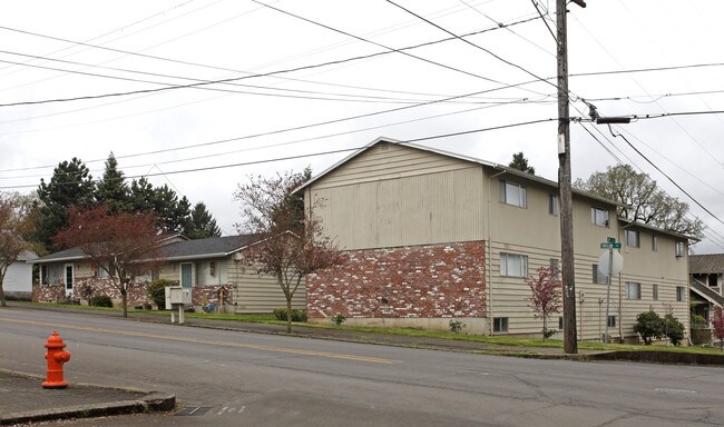 Oregon City Plaza in Oregon City, OR - Foto de edificio - Building Photo