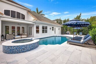 1427 Hemingway Pl in Naples, FL - Building Photo - Building Photo