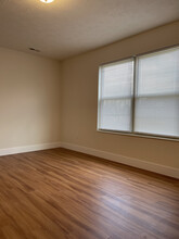 90 Courtyard Ln in Amelia, OH - Foto de edificio - Building Photo