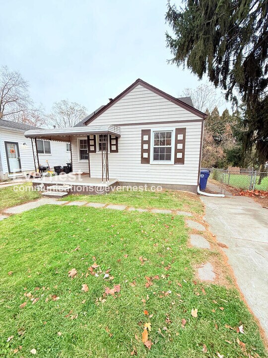 25337 Ivanhoe Ave in Redford Township, MI - Building Photo