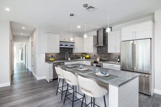 The Royal Blue in Mineola, NY - Foto de edificio - Interior Photo