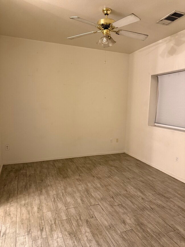 602 Yellow Meadow Ct, Unit B in Bakersfield, CA - Building Photo - Building Photo