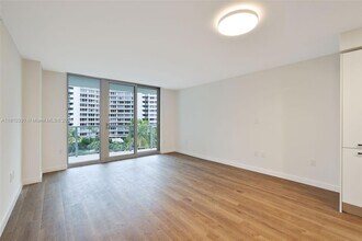 1500 Bay Rd, Unit N-0721 in Miami Beach, FL - Building Photo - Building Photo