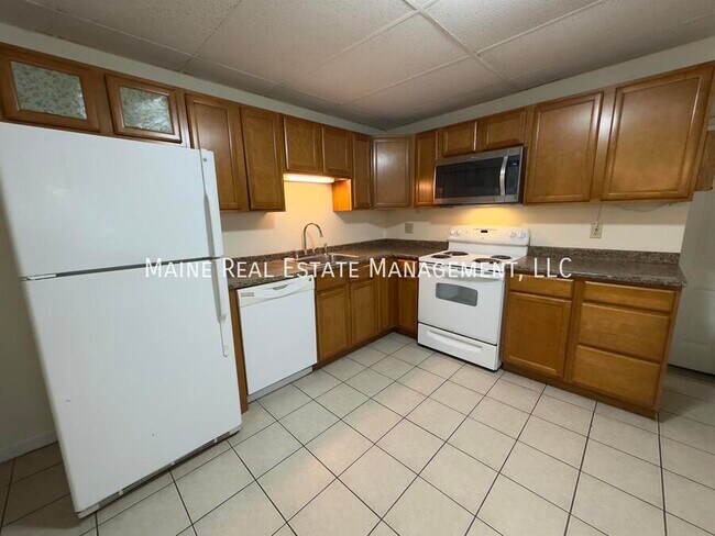 1817 Hammond St-Unit -3 in Hermon, ME - Building Photo - Building Photo