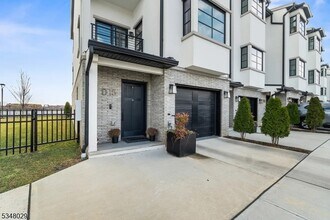 15 Harbor Front Terrace in Elizabeth, NJ - Building Photo - Building Photo