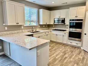 7050 Larkspur Ave in Corona, CA - Building Photo - Building Photo
