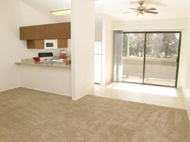 Lakeside Village in Marysville, CA - Building Photo