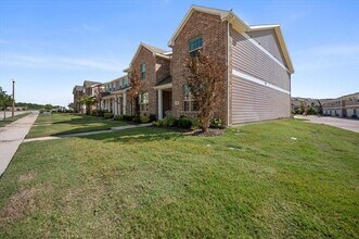 3500 Brentwood Dr in Denton, TX - Foto de edificio - Building Photo