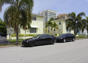 225-229 Madeira Ave in Coral Gables, FL - Building Photo - Building Photo