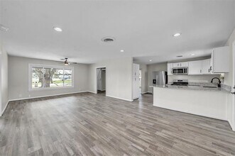 600 N Mill St in Bowie, TX - Building Photo - Building Photo