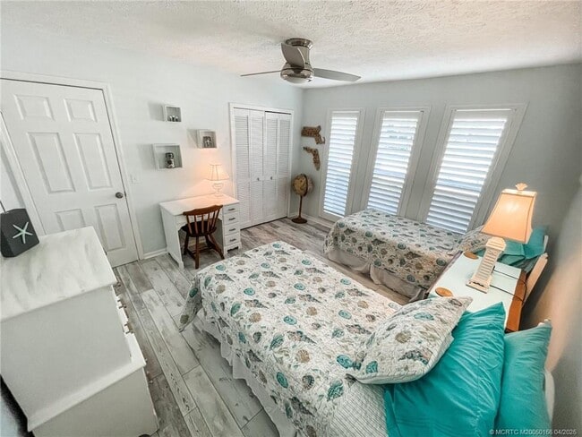 property at 434 NE Acacia Pl