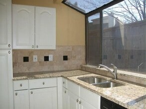 18040 Midway Rd in Dallas, TX - Building Photo - Building Photo