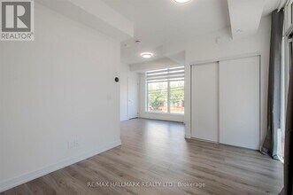 861-861 Sheppard Ave W in Toronto, ON - Building Photo - Building Photo
