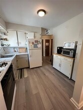 17 Hazel Pl in Lynbrook, NY - Building Photo - Building Photo