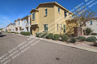 17746 W Banff Ln in Surprise, AZ - Foto de edificio - Building Photo