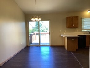 204 Inverness Trl in McHenry, IL - Building Photo - Building Photo