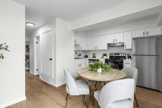 Sussex Square Apartments in Columbus, OH - Building Photo - Building Photo