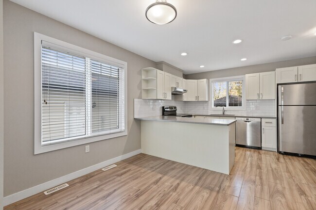 10110-10113 113 Ave NW in Edmonton, AB - Building Photo - Building Photo