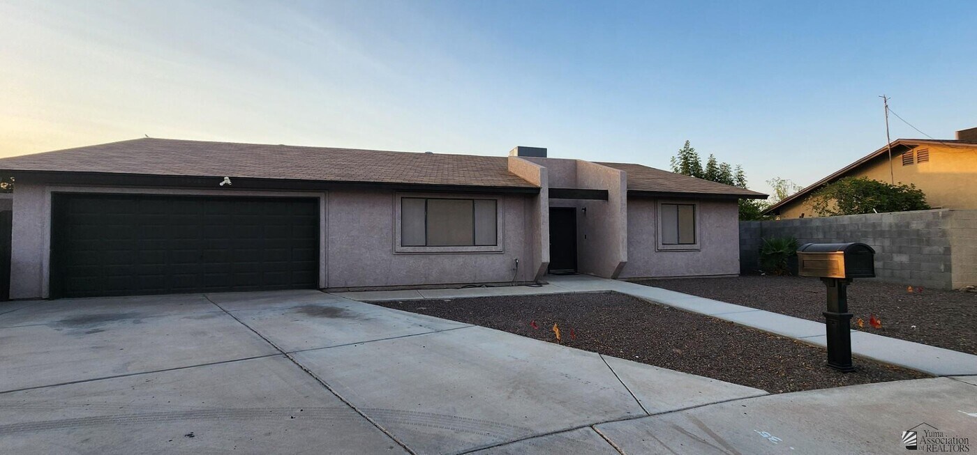 2088 W Del Sol Ln in Yuma, AZ - Building Photo