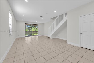 3923 Tree Top Dr in Weston, FL - Building Photo - Building Photo