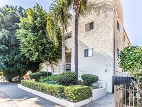 1939 Beloit Ave in Los Angeles, CA - Building Photo - Building Photo